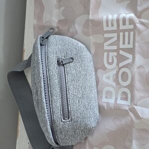 NWT Dagne Dover Ace neoprene Fanny Pack In Heather Grey